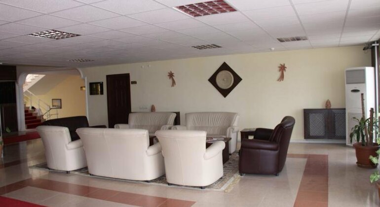 Uset Hotel - Photo2