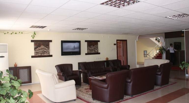 Uset Hotel - Photo3