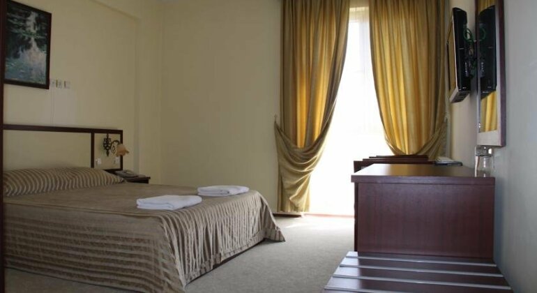 Uset Hotel - Photo5