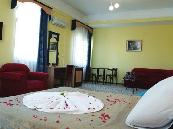 Vera Hotel Tassaray - Photo3