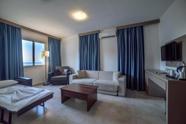 Sea Side Beach Club Yali - Photo4