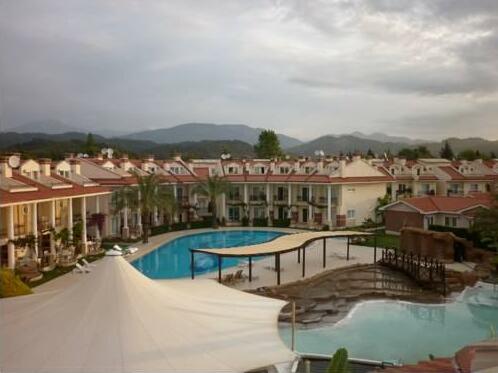 Oasis Village - Photo3