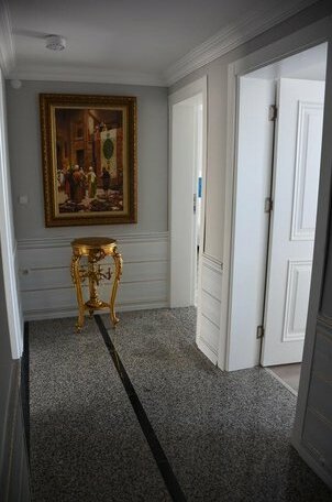 Real King Boutique Hotel - Photo4