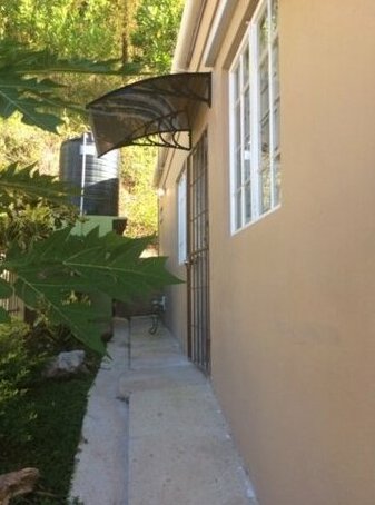 Homestay - Large Studio near the Airport