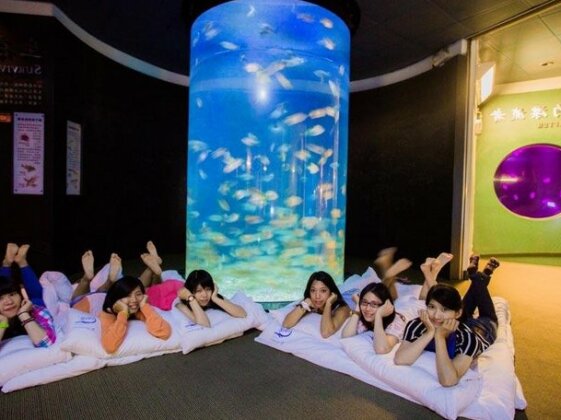 Sleepover in Waters of Taiwan A - Photo2