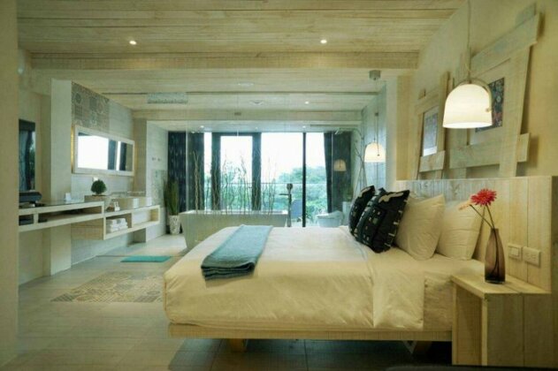 Azure Inn - Photo2