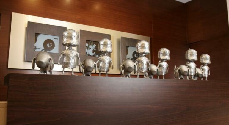 C J Hotel - Photo2