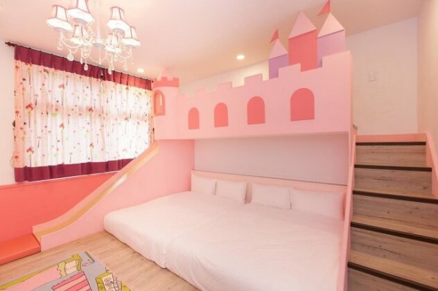Dream Out of Eggs and Children - Photo4
