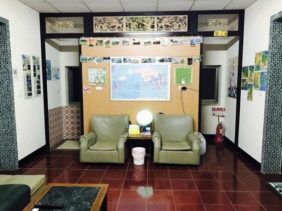 Go home backpackers - Photo2