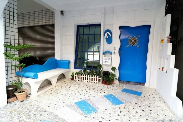Blue and White Slippa Leisure House Siziwan