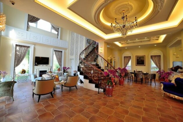 Victoria Manor - Photo3