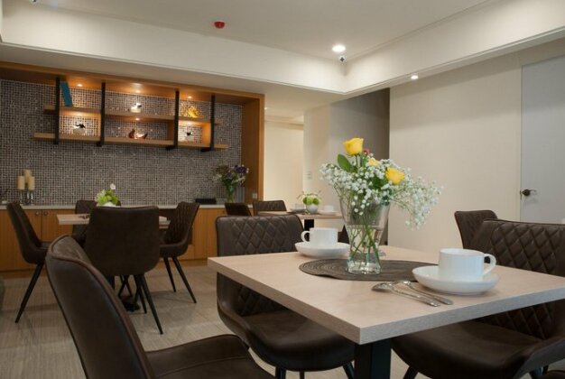 Eight Story Manor - Photo3