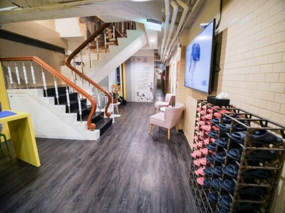 King Wow Inn - Photo2