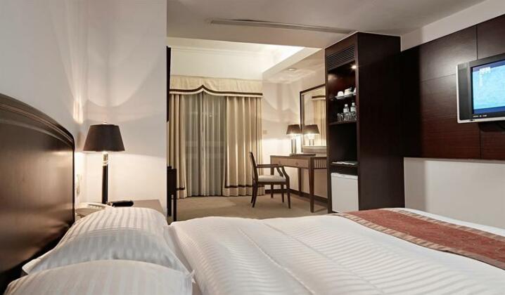 La Plaza Hotel - Photo4