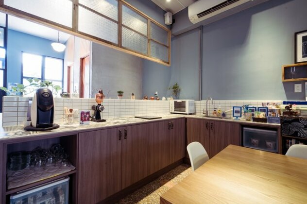 Local Backpacker Hostel - Photo5