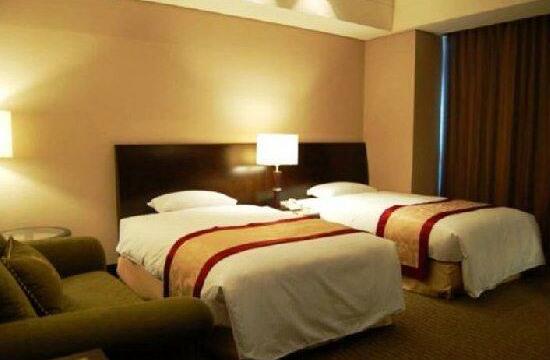 Queena Plaza Hotel - Photo3