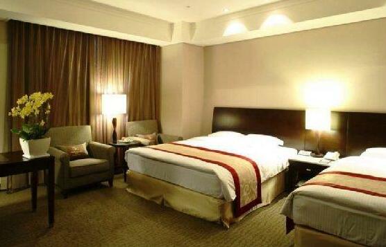 Queena Plaza Hotel - Photo4