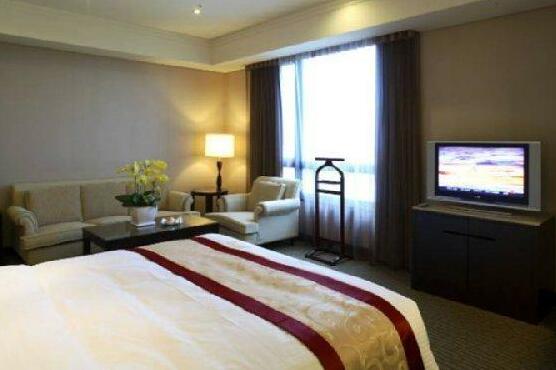 Queena Plaza Hotel - Photo5