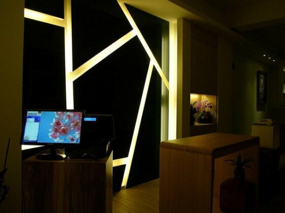 Tavern L Hostel - Photo2