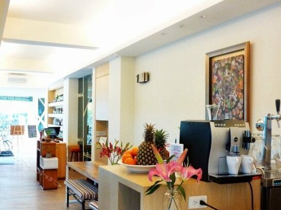Tavern L Hostel - Photo3