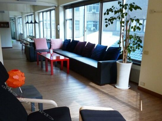 Tavern L Hostel - Photo4