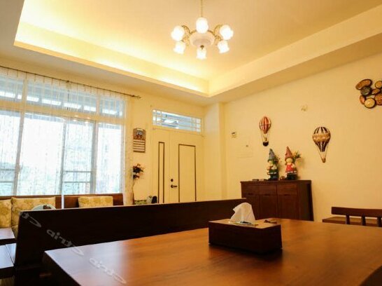 Penguin Castle - Photo2
