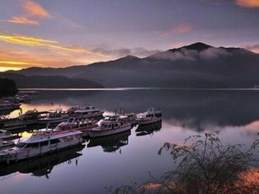 Lake In Mountain B&B