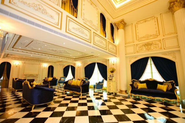 Queen Cahtle Hotel - Photo2