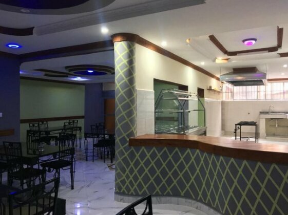711 Hotel & Restaurant - Photo2
