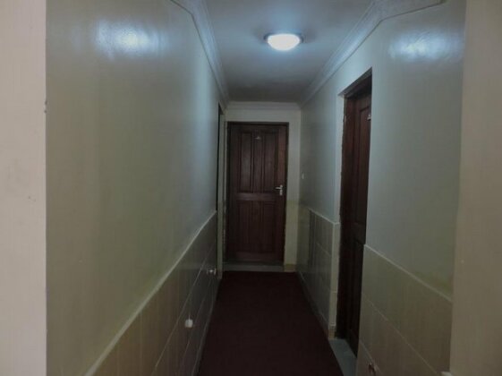 Leons Lodge - Photo3