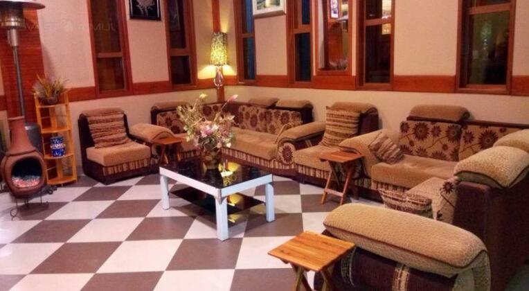 Lush Garden Hotel - Photo2