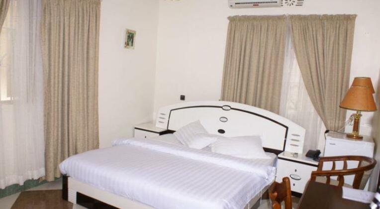 Lush Garden Hotel - Photo4