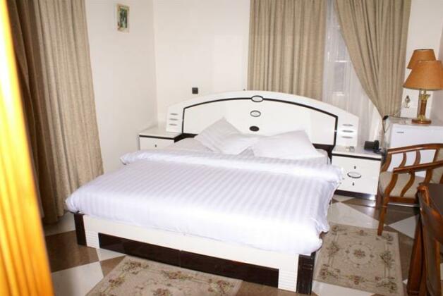 Lush Garden Hotel - Photo5