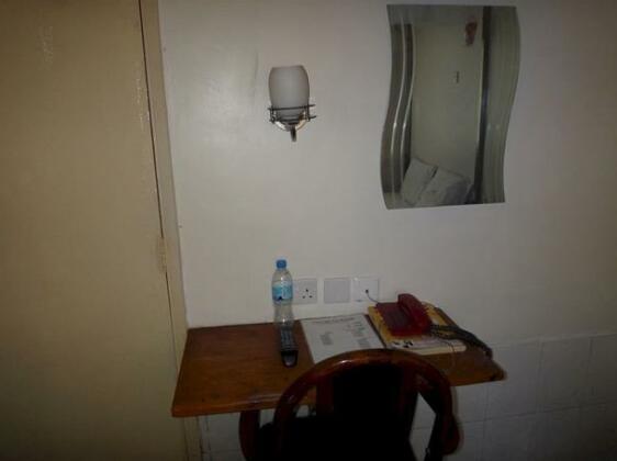 Midway Hotel - Photo3
