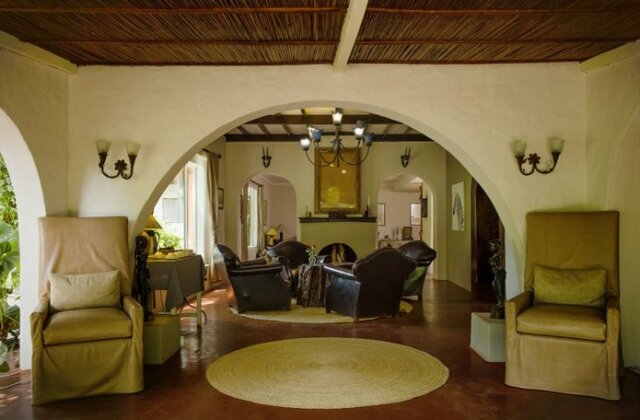 Mount Meru Game Lodge - Photo3