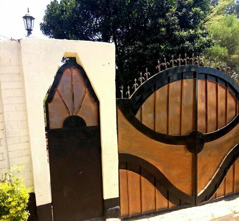 Riverside Lodge And Hostel - Photo2