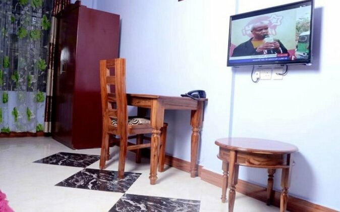 This Double Room is a great choice wail visiting Arusha - Photo5