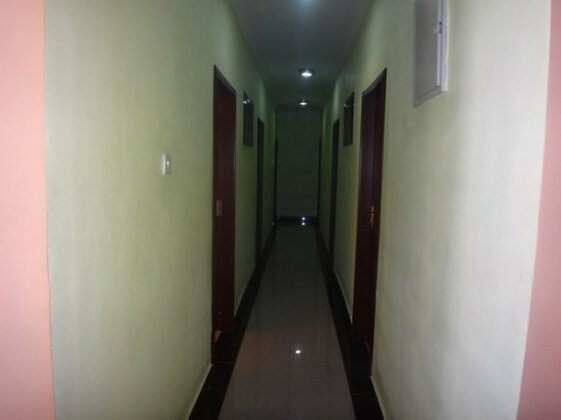 Way Side Hotel - Photo2