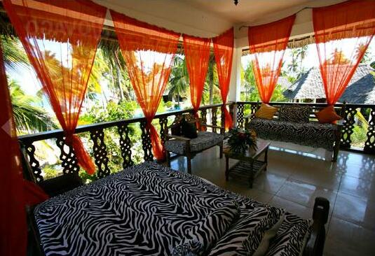Echo Beach Hotel - Photo4