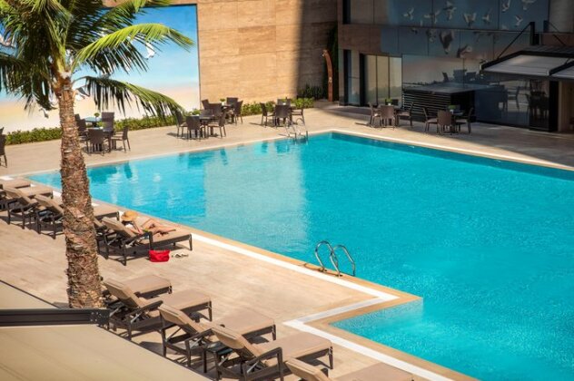Johari Rotana - Photo2