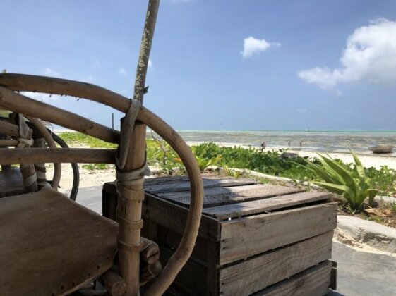 Blue Earth Beach Bungalow - Photo4