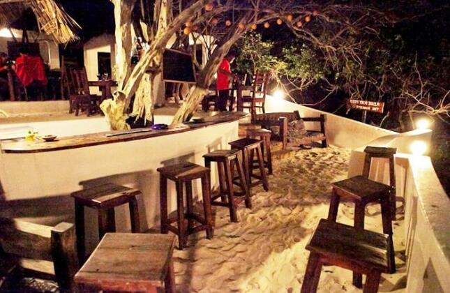 Red Monkey Beach Lodge - Photo2