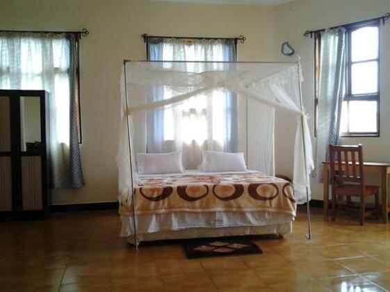 Flamingo Safari Lodge - Photo2