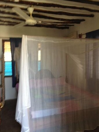 Baby Bush Lodge - Photo4