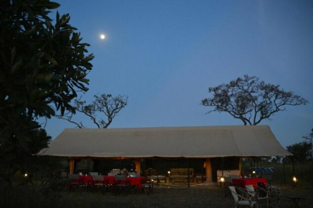 Gnu Mara River Camp