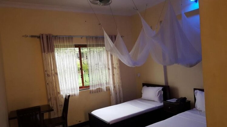 Basecha Garden Lodge - Photo5