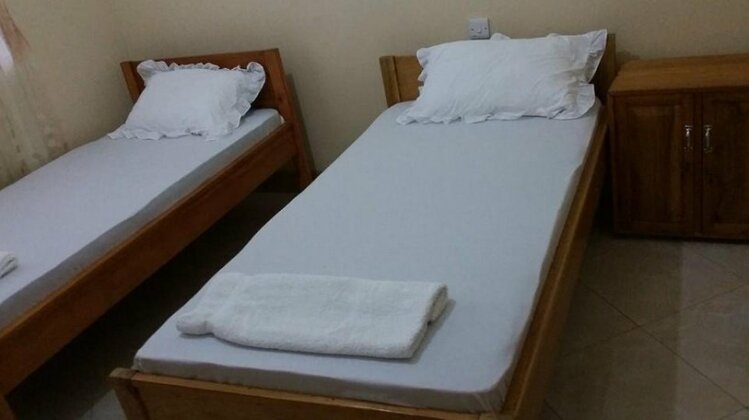  Photo 1
