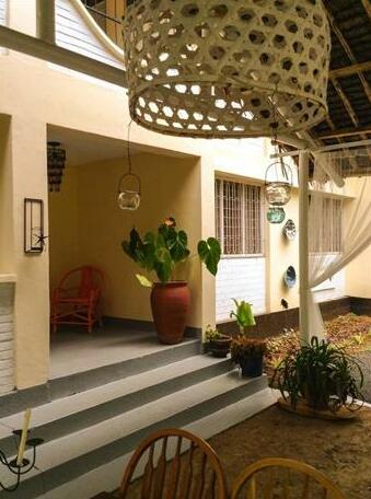 The Hibiscus - Photo4