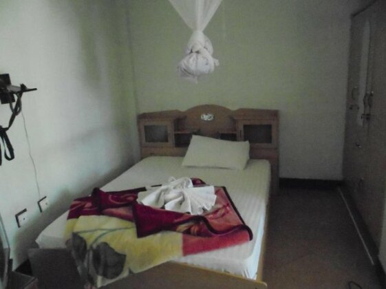 G J Hotel and Tours - Photo4
