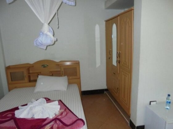 G J Hotel and Tours - Photo5